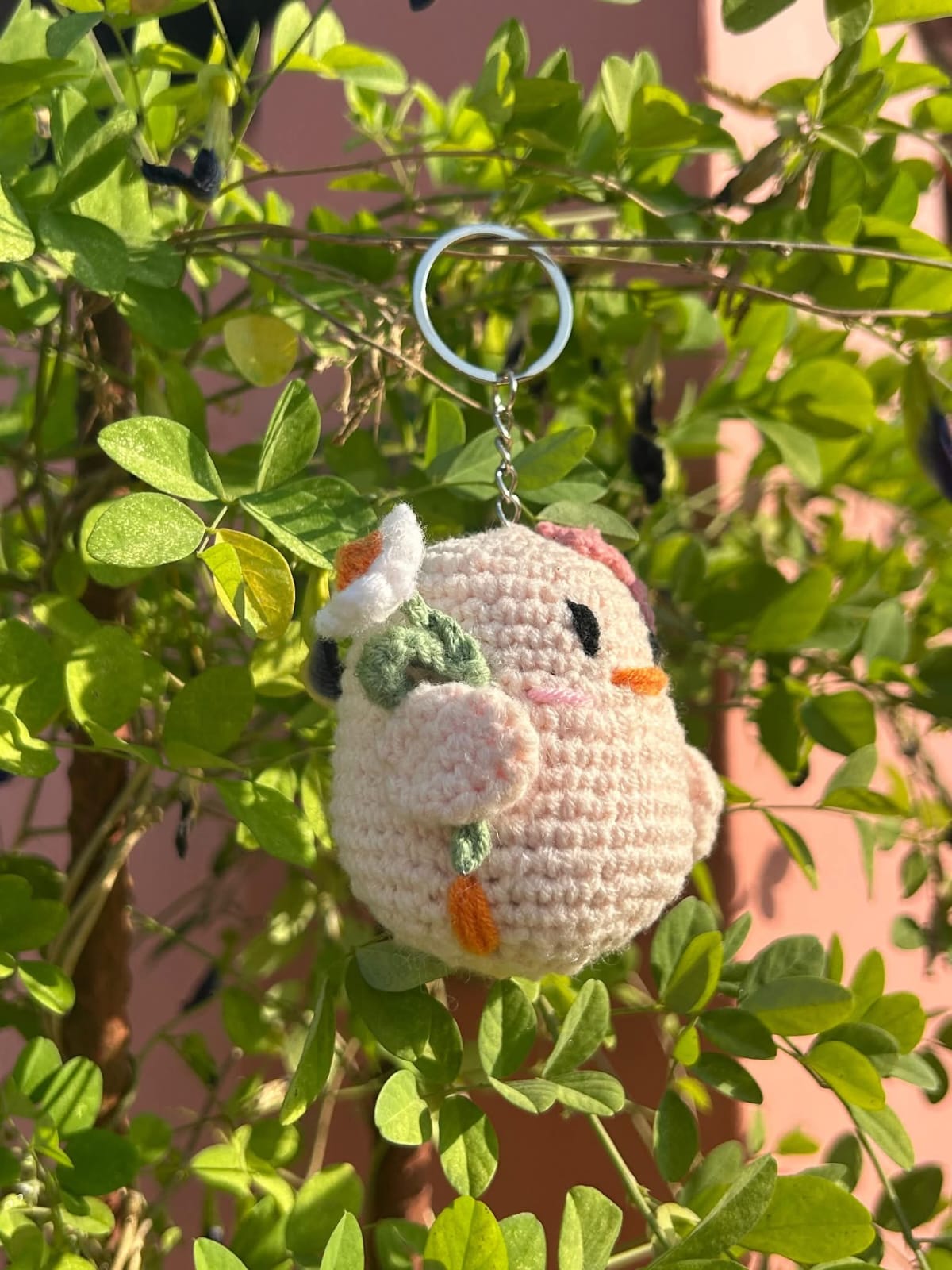 handmade crochet duckling keychain with daisy – premium milk cotton amigurumi 🐥🌼 handmade crochet duckling keychain with daisy – premium milk cotton amigurumi 🐥🌼